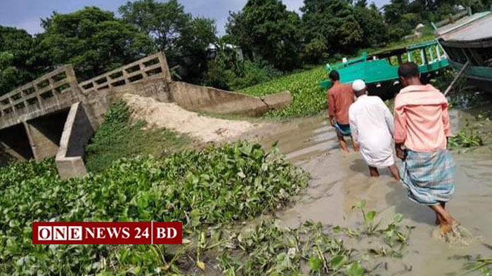 নিকলীতে ১১ বছর ধরে সেতুর সংযোগ সড়ক না থাকায় চার গ্রামের মানুষের ভোগান্তি