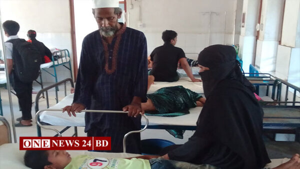 হোসেনপুরের শ্রেণীকক্ষে ঢুকে স্কুলছাত্রকে বেধড়ক মারপিট; থানায় অভিযোগ 