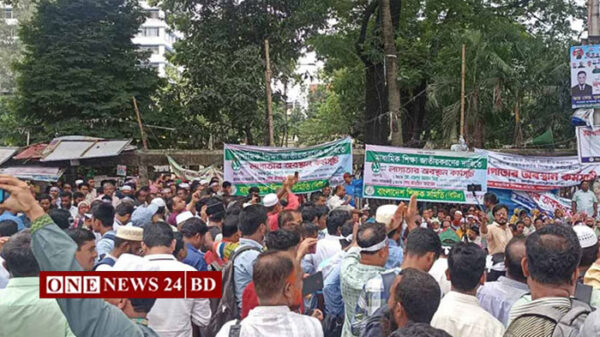 আন্দোলন চালিয়ে যাওয়ার ঘোষণা শিক্ষকদের