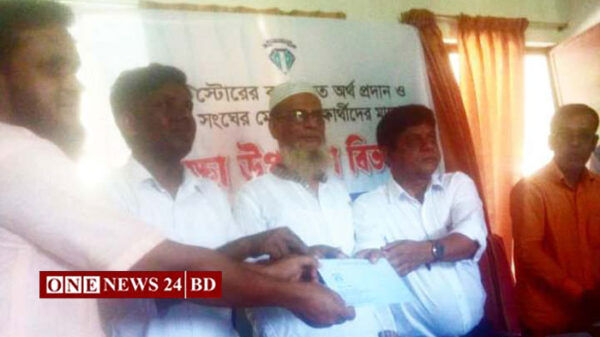 তাড়াইলে দূর্নীতি দমন কমিশনের অর্থ অনুদান ও শিক্ষা উপকরণ বিতরণ 