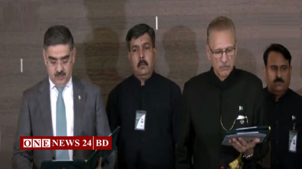 শপথ নিলেন পাকিস্তানে তত্ত্বাবধায়ক প্রধানমন্ত্রী