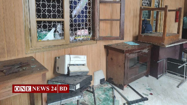 সুপ্রিম কোর্টে হট্টগোল, বার সভাপতি-সেক্রেটারির কার্যালয়ে ভাঙচুর