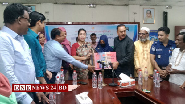 পাকুন্দিয়ায় ২৬ জন মেধাবী শিক্ষার্থীদের মাঝে ট্যাবলেট বিতরণ