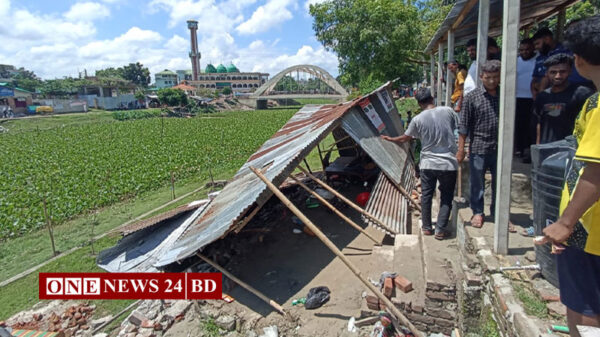 নরসুন্দার দুই পাড়ে শুরু হয়েছে অবৈধ স্থাপনা উচ্ছেদ