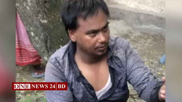 গোপনে নারীর গোসলের ভিডিও করতে গিয়ে কৃষি কর্মকর্তা আটক