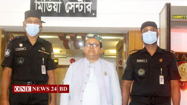 মনোনয়ন পেতে ৩০০ কোটি টাকা দাবি করতেন হানিফ