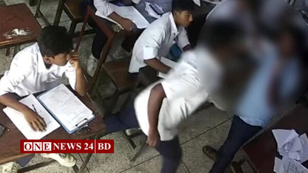 শিক্ষককে থাপ্পড় মারা সেই ছাত্রের আত্মসমর্পণ