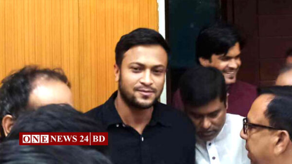 আওয়ামী লীগ অফিসে এসে মনোনয়ন ফরম জমা দিলেন সাকিব