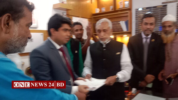 মনোনয়ন জমা দিলেন আব্দুল কাহার আকন্দ