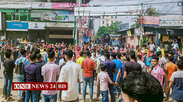 গাজীপুরে পুলিশের সঙ্গে পোশাক শ্রমিকদের সংঘর্ষ, নিহত ১
