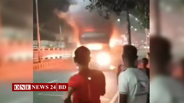 মিরপুরে যাত্রীবাহী বাসে আগুন
