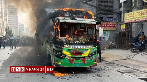 প্রতি ৬ ঘণ্টায় ঢাকায় ১টি করে বাসে আগুন