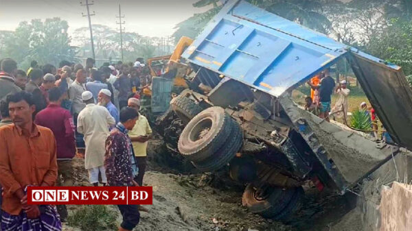 ময়মনসিংহে মালবাহী ট্রাকে ট্রেনের ধাক্কা, নিহত ৪
