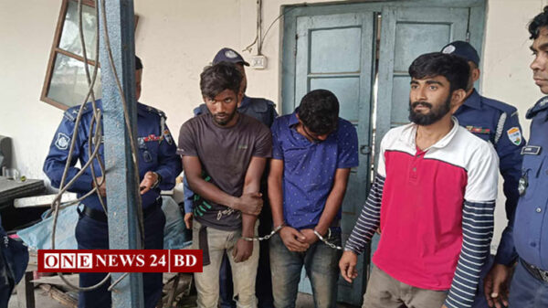 রেললাইনে বোমা বিস্ফোরণের সময় আটক ৩