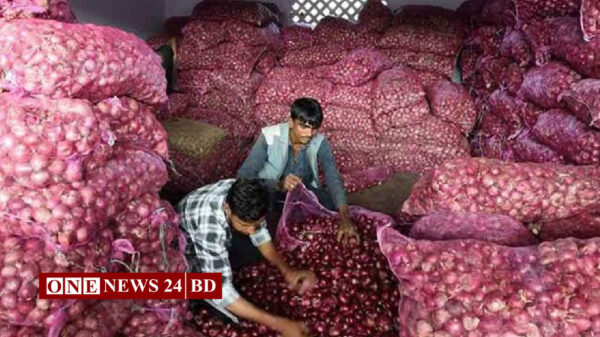 একরাতের ব্যবধানে পেঁয়াজের দাম বেড়ে প্রায় দ্বিগুণ