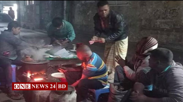 হোসেনপুরে তীব্র শীতে জমজমাট পিঠা বিক্রি