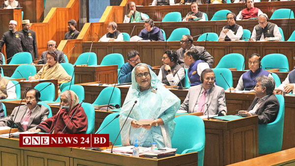 ‘রপ্তানি আয় খুব একটা কমেনি, ডলার সংকট সেরকম নেই’