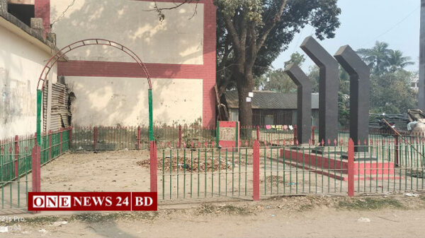 নিকলীতে কেন্দ্রীয় শহীদ মিনার ২১ ফ্রেরুয়ারি ছাড়া পরিস্কার হয় না