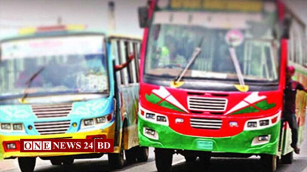 দুই বাসের চাপায় হেলপার নিহত