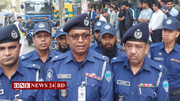 ট্রাফিক আইন অমান্য করায় চল্লিশ মামলা