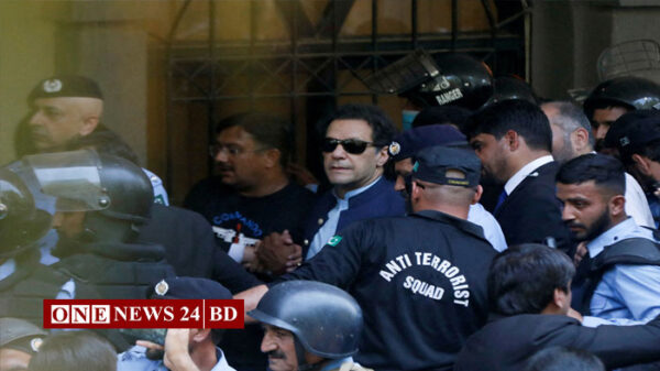 জেলে বসেই প্রধানমন্ত্রী হতে চান ইমরান খান