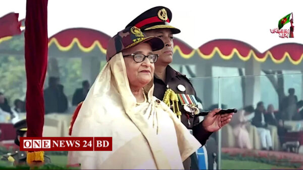 বিজিবি’র ৭২ জনকে পদক পরিয়ে দিলেন প্রধানমন্ত্রী