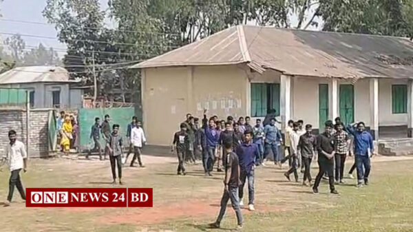 ব্যবহারিক পরীক্ষার নামে অতিরিক্ত টাকা নেয়ার অভিযোগ: শিক্ষার্থীদের বিক্ষোভ
