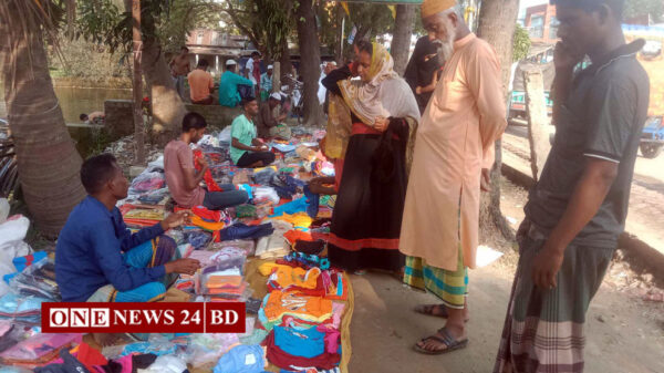 তাড়াইলে ঈদের পাশাপাশি চলছে বৈশাখের কেনাকাটা, ক্রেতাদের উপচে পড়া ভিড় 