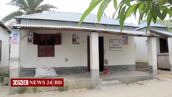 নওগাঁর রাণীনগরে মুজিব বর্ষের সরকারি ঘর ক্রয়-বিক্রয়ের মহাউৎসব