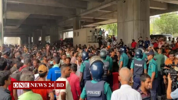 মিরপুরে অটোরিকশা চালকদের সড়ক অবরোধ করে বিক্ষোভ