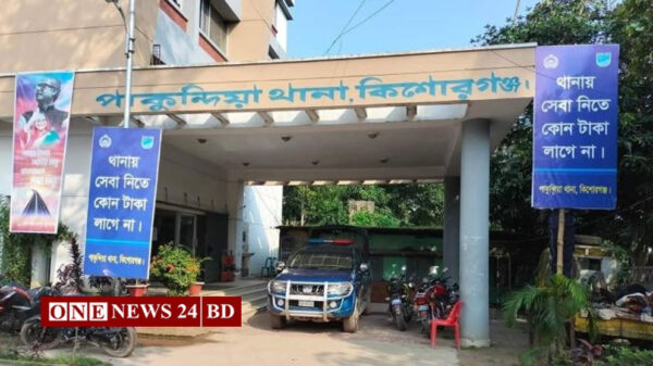 পাকুন্দিয়ায় মাদরাসা ছাত্রীকে উত্যক্তের প্রতিবাদে বাড়িঘরে হামলা, ভাঙচুর ও লুটপাট