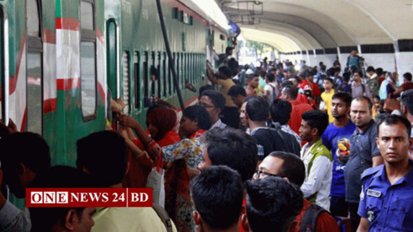 ট্রেনে ঈদযাত্রা শুরু, প্রথম দিনই শিডিউল বিপর্যয়