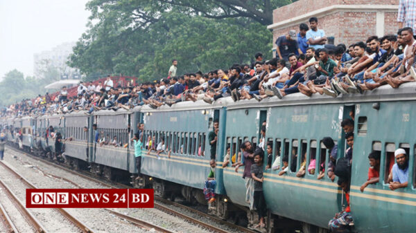 শেষ মুহূর্তে ঢাকা ছাড়ছে ঘরমুখো মানুষ