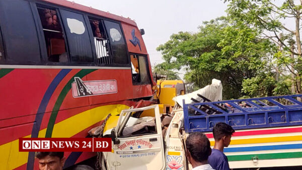 বরিশালে সড়ক দুর্ঘটনায় নিহত চার, আহত ১০
