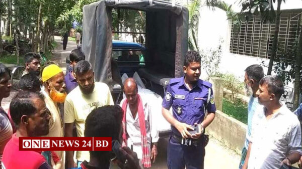 বাগেরহাটে বাসচাপায় বাবা-ছেলের মৃত্যু, মা হাসপাতালে