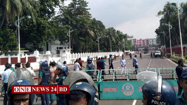 রাষ্ট্রপতির কাছে স্মারকলিপি জমা দিলেন আন্দোলনকারীরা