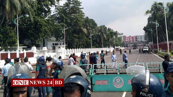 রাষ্ট্রপতির কাছে স্মারকলিপি জমা দিলেন আন্দোলনকারীরা