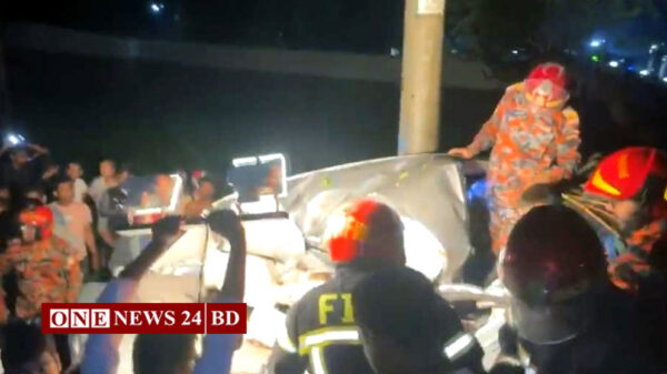 প্রাইভেটকার নিয়ন্ত্রণ হারিয়ে গাছে ধাক্কা, নিহত ৪