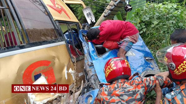 ফরিদপুরের ভাঙ্গায় বাস-পিকআপ সংঘর্ষে নিহত ২, আহত ১০