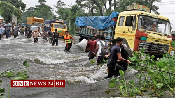 পানির নিচে ঢাকা-চট্টগ্রাম মহাসড়ক, ফেনী অংশে ৫০ কিমি দীর্ঘ যানজট
