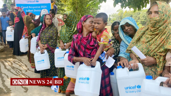 কমলগঞ্জে বন্যাকবলিত এলাকায় পানি বিশুদ্ধকরণ ট্যাবলেট, পানির জারিকেন ও হাইজিন কীট বক্স বিতরণ