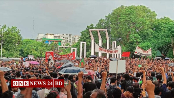 নতুন কর্মসূচি দিয়ে শহীদ মিনার ছাড়লেন শিক্ষার্থী-জনতা