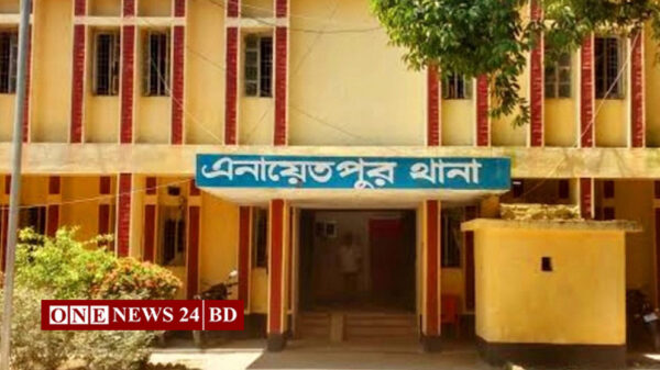 সিরাজগঞ্জে থানায় ঢুকে ১৩ পুলিশকে পিটিয়ে হত্যা