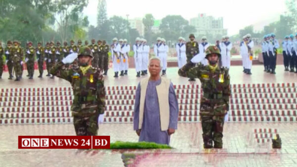 স্মৃতিসৌধে শহীদদের প্রতি প্রধান উপদেষ্টার শ্রদ্ধা নিবেদন