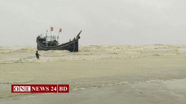 বঙ্গোপসাগরে ট্রলারডুবি: নিহত ২ , খোঁজ মেলেনি ৫ শতাধিক জেলের