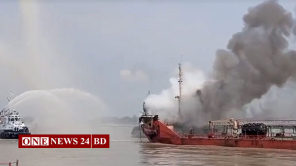 পতেঙ্গায় তেলবাহী জাহাজে বিস্ফোরণ