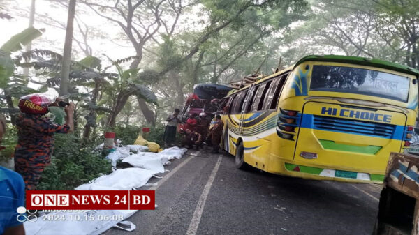 ফরিদপুরে দুই বাসের সংঘর্ষে নিহত ৫।