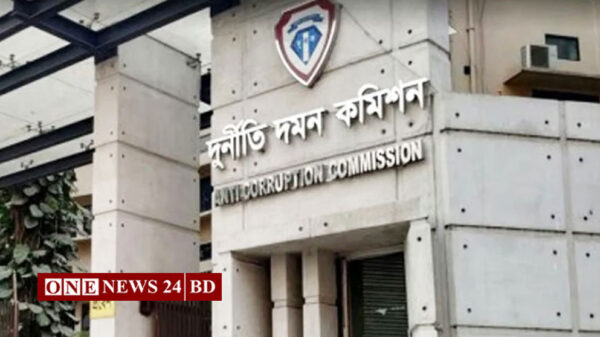 দুদকের চেয়ারম্যান ও কমিশনারদের পদত্যাগ