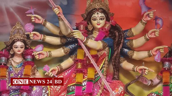 আজ মহা অষ্টমী ফরিদপুরে চলছে অঞ্জলি ও কুমারী পুজা।