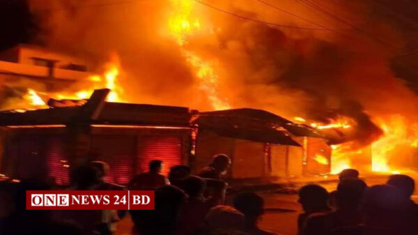 হোসেনপুরে ভয়াবহ অগ্নিকাণ্ডে ৮ দোকান ভস্মীভূত: কোটি টাকার ক্ষতি।